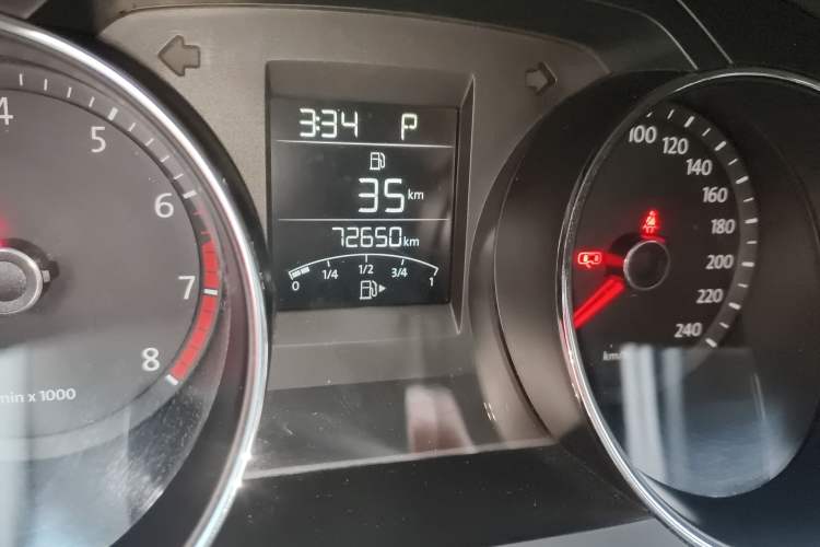 Used Volkswagen Bora 2013 1.6L Automatic Fashion Model Odometer Close Up