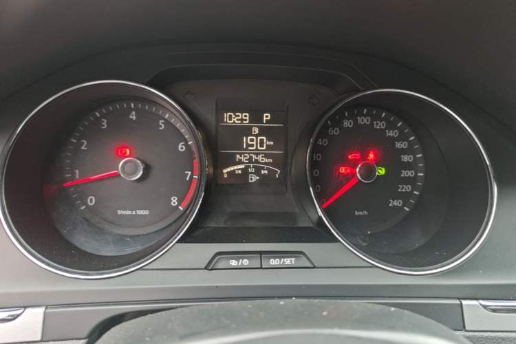 Used Volkswagen Bora 2013 1.6L Automatic Fashion Model Odometer Close Up