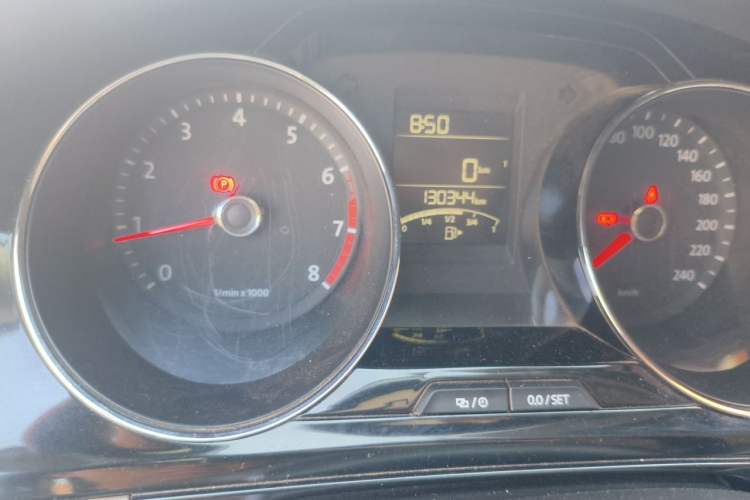 Used Volkswagen Bora 2013 1.6L Manual Comfort Model Odometer Close Up