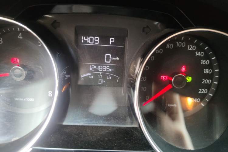 Used Volkswagen Bora 2013 1.6L Automatic Comfort Model Odometer Close Up