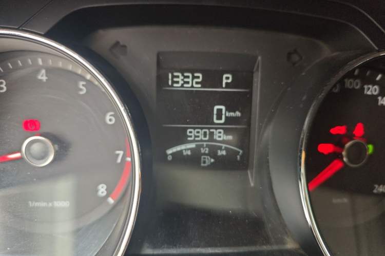 Used Volkswagen Bora 2013 1.6L Automatic Fashion Model Odometer Close Up