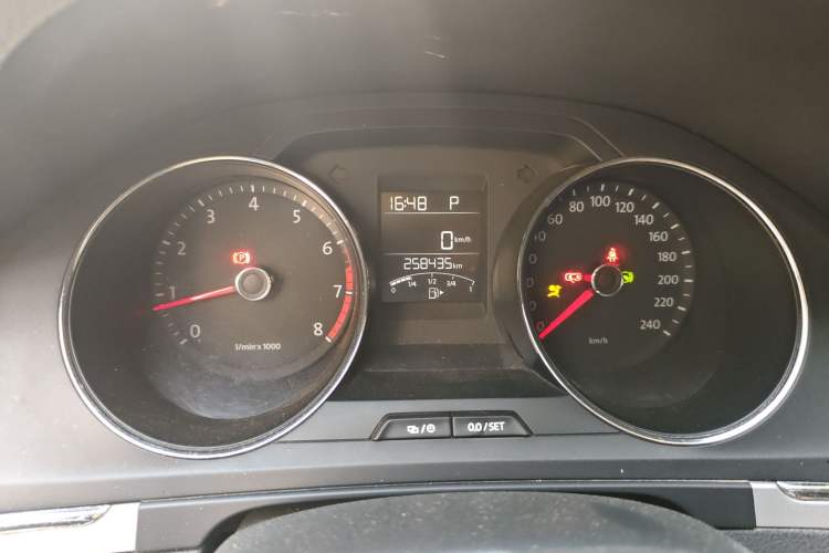 Used Volkswagen Bora 2013 1.6L Automatic Fashion Model Odometer Close Up
