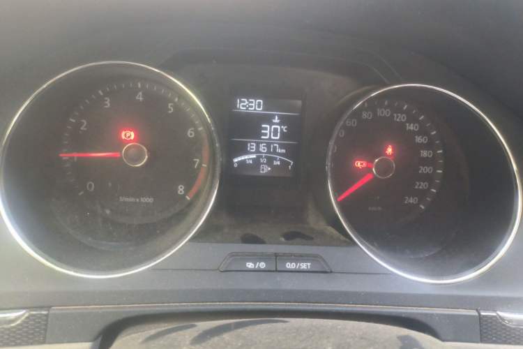 Used Volkswagen Bora 2013 1.6L Manual Fashion Edition Odometer Close Up