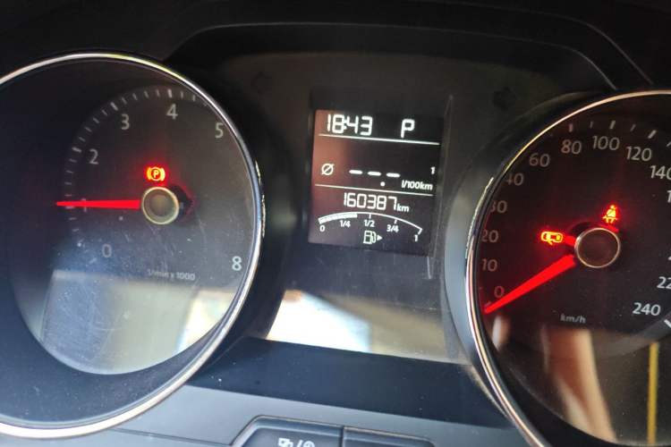 Used Volkswagen Bora 2013 1.6L Automatic Fashion Model Odometer Close Up