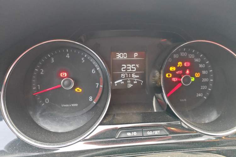 Used Volkswagen Bora 2013 1.4T Automatic Luxury Model Odometer Close Up