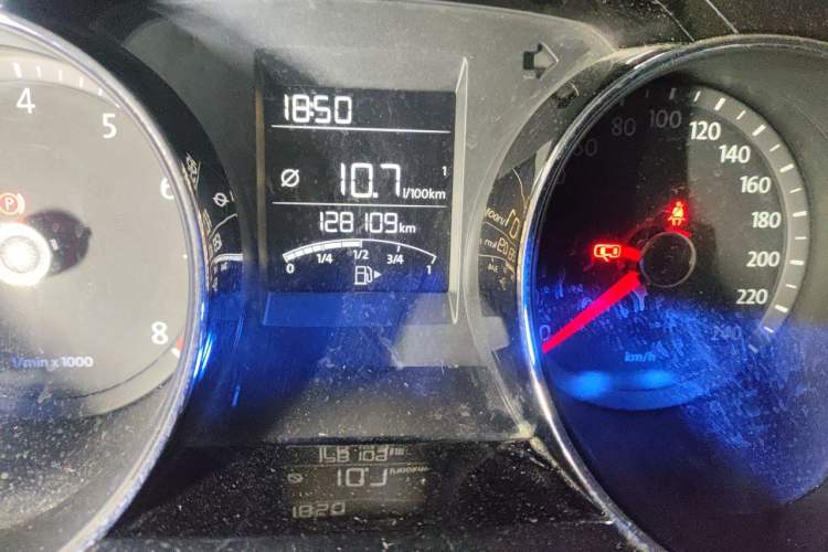 Used Volkswagen Bora 2013 1.4T Manual Comfort Model Odometer Close Up