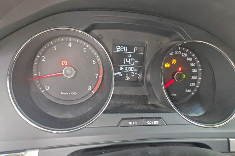 Used Volkswagen Bora 2013 1.6L Automatic Fashion Model Odometer Close Up