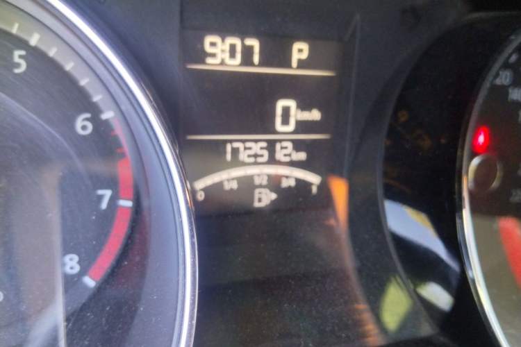 Used Volkswagen Bora 2013 1.4T Automatic Comfort Model Odometer Close Up