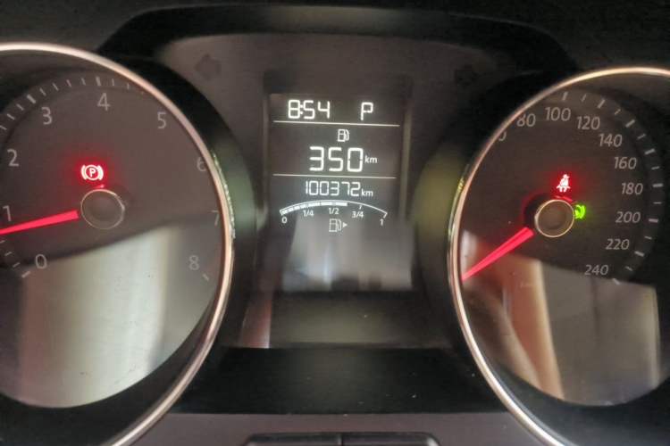 Used Volkswagen Bora 2013 1.6L Automatic Fashion Model Odometer Close Up