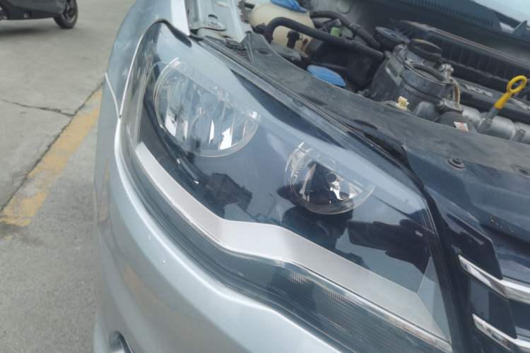 Used Volkswagen Bora 2013 1.6L Manual Comfort Model Right Front Headlight