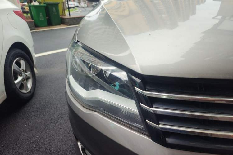 Used Volkswagen Bora 2013 1.6L Manual Comfort Model Right Front Headlight