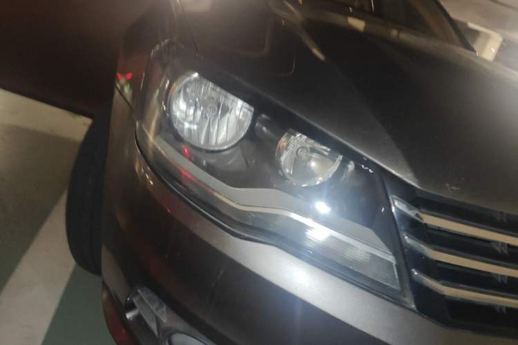Used Volkswagen Bora 2013 1.6L Automatic Comfort Model Right Front Headlight
