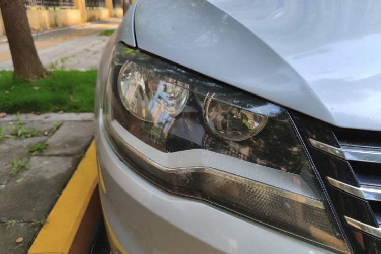 Used Volkswagen Bora 2013 1.6L Manual Comfort Model Right Front Headlight