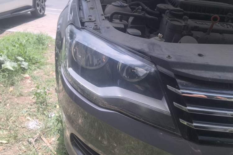 Used Volkswagen Bora 2013 1.6L Manual Fashion Edition Right Front Headlight
