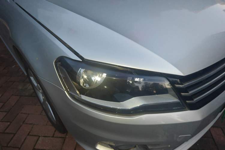 Used Volkswagen Bora 2013 1.6L Automatic Comfort Model Right Front Headlight