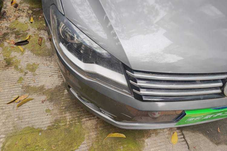 Used Volkswagen Bora 2013 1.6L Manual Comfort Model Right Front Headlight