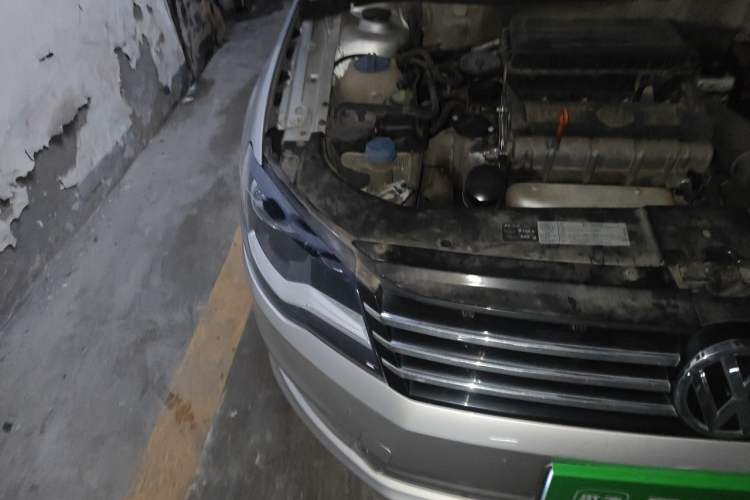 Used Volkswagen Bora 2013 1.6L Automatic Fashion Model Right Front Headlight