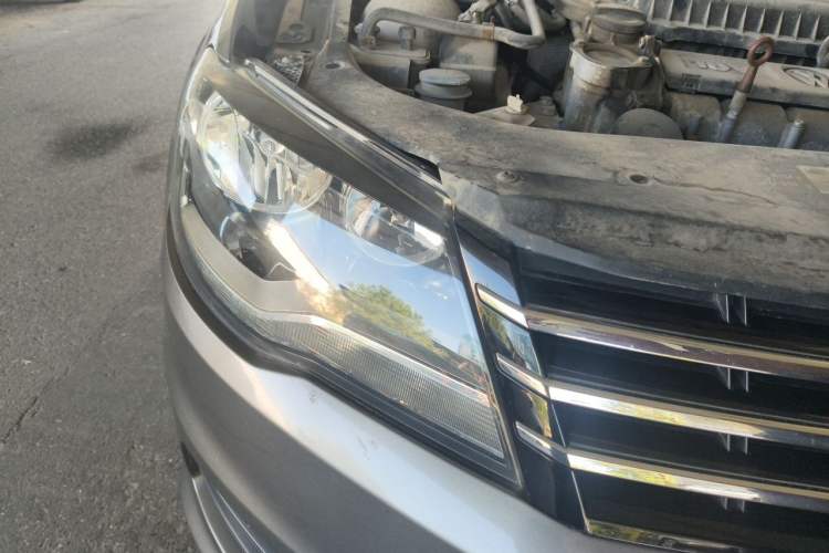 Used Volkswagen Bora 2013 1.6L Manual Fashion Edition Right Front Headlight