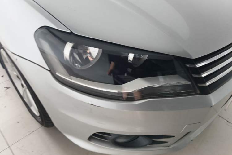 Used Volkswagen Bora 2013 1.6L Manual Comfort Model Right Front Headlight