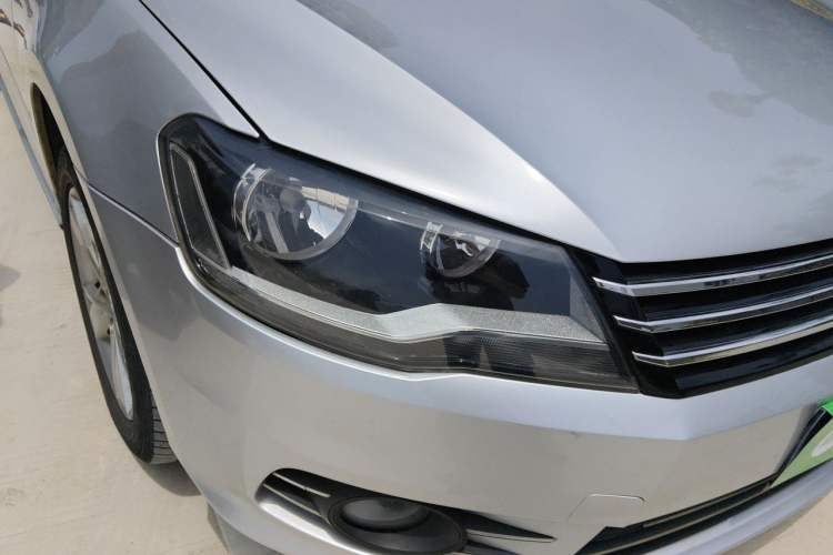 Used Volkswagen Bora 2013 1.6L Automatic Comfort Model Right Front Headlight