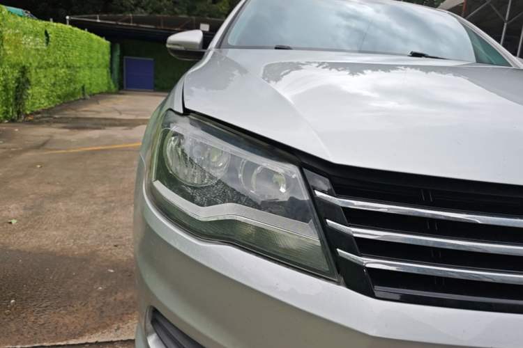 Used Volkswagen Bora 2013 1.6L Automatic Fashion Model Right Front Headlight