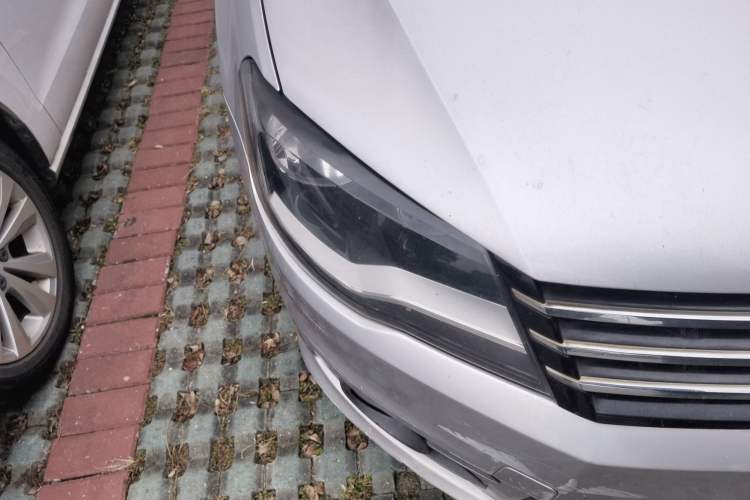 Used Volkswagen Bora 2013 1.6L Manual Comfort Model Right Front Headlight