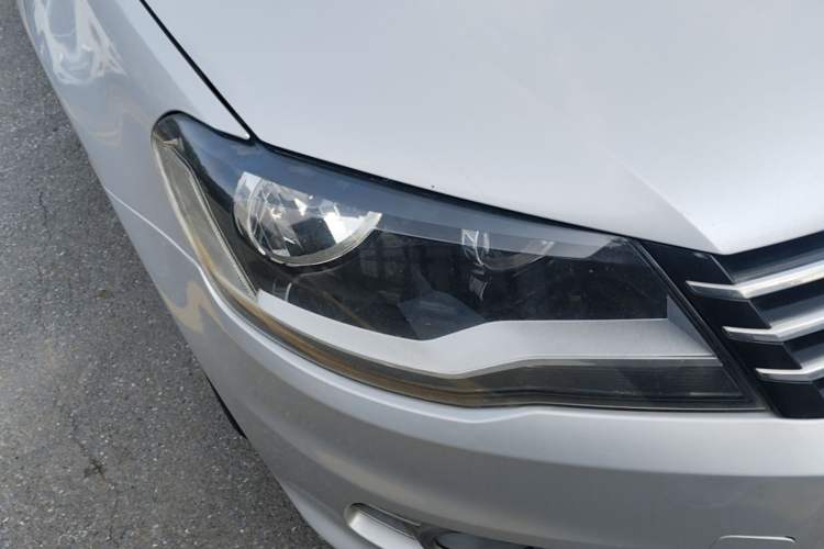 Used Volkswagen Bora 2013 1.6L Automatic Comfort Model Right Front Headlight