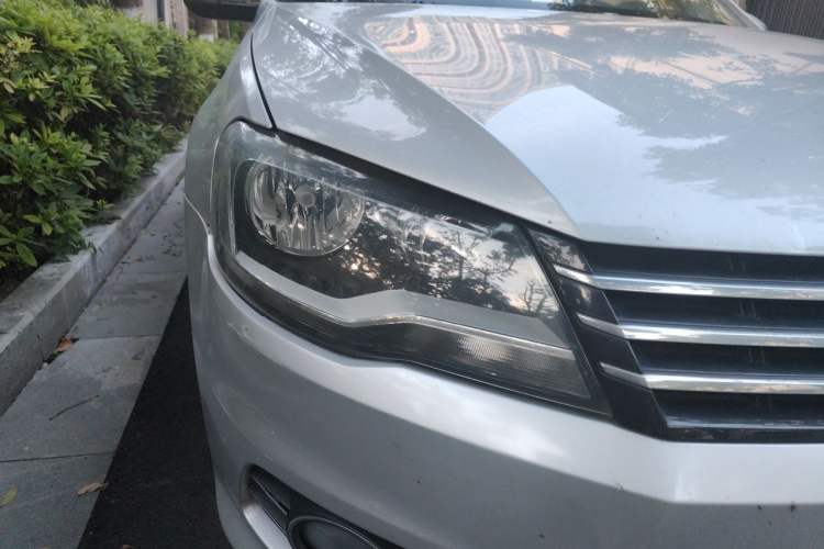 Used Volkswagen Bora 2013 1.6L Automatic Fashion Model Right Front Headlight