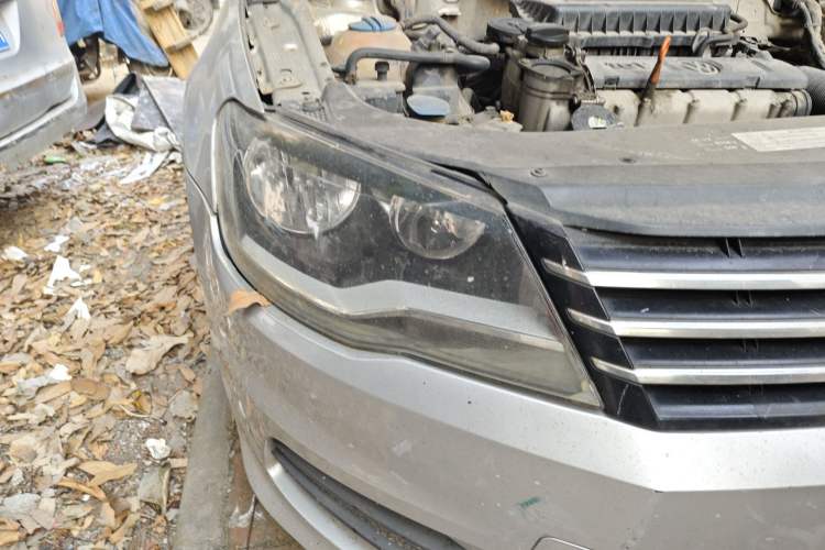 Used Volkswagen Bora 2013 1.6L Automatic Fashion Model Right Front Headlight
