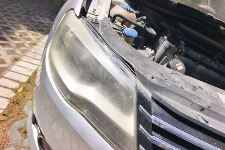 Used Volkswagen Bora 2013 1.6L Automatic Luxury Model Right Front Headlight