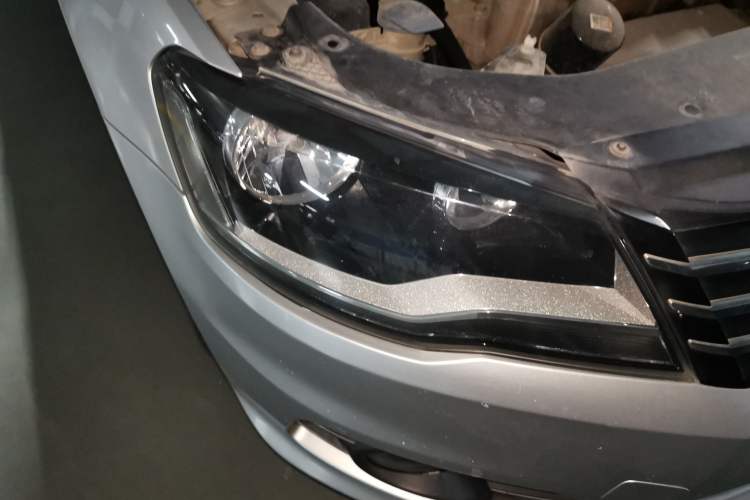 Used Volkswagen Bora 2013 1.6L Automatic Comfort Model Right Front Headlight