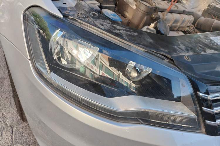 Used Volkswagen Bora 2013 1.6L Automatic Comfort Model Right Front Headlight
