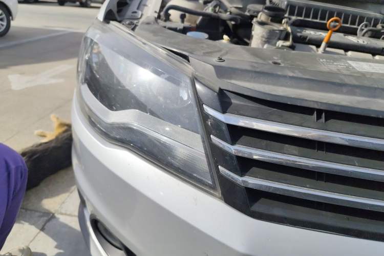 Used Volkswagen Bora 2013 1.6L Automatic Comfort Model Right Front Headlight