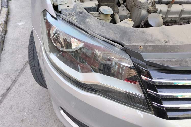 Used Volkswagen Bora 2013 1.6L Manual Fashion Edition Right Front Headlight