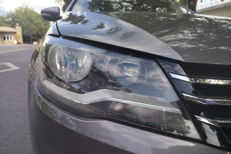 Used Volkswagen Bora 2013 1.6L Manual Comfort Model Right Front Headlight