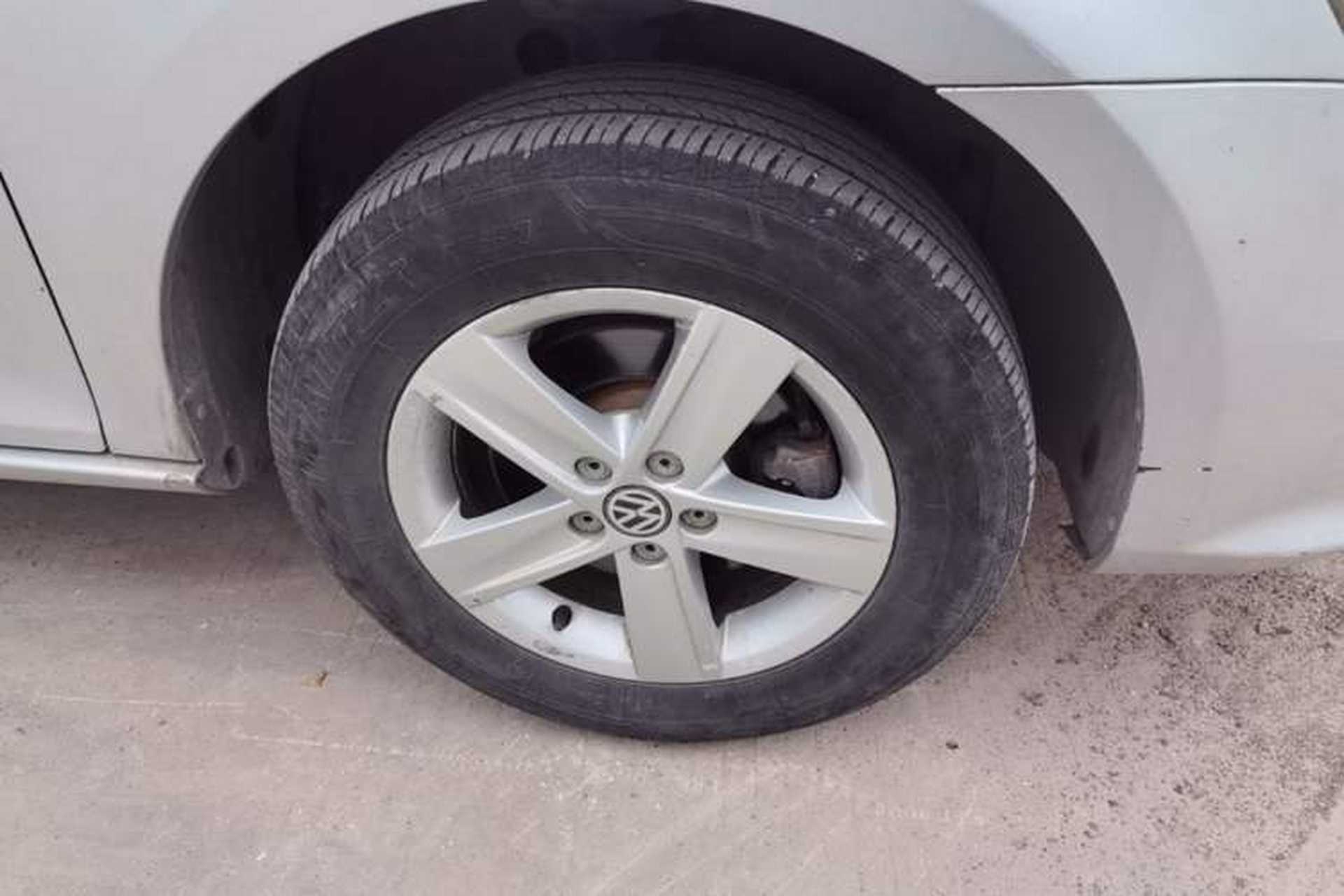 Used Volkswagen Bora 2013 1.6L Manual Fashion Edition Right Front Wheel Hub