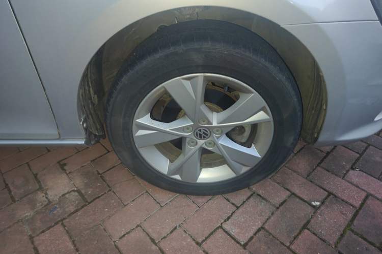 Used Volkswagen Bora 2013 1.6L Automatic Comfort Model Right Front Wheel Hub