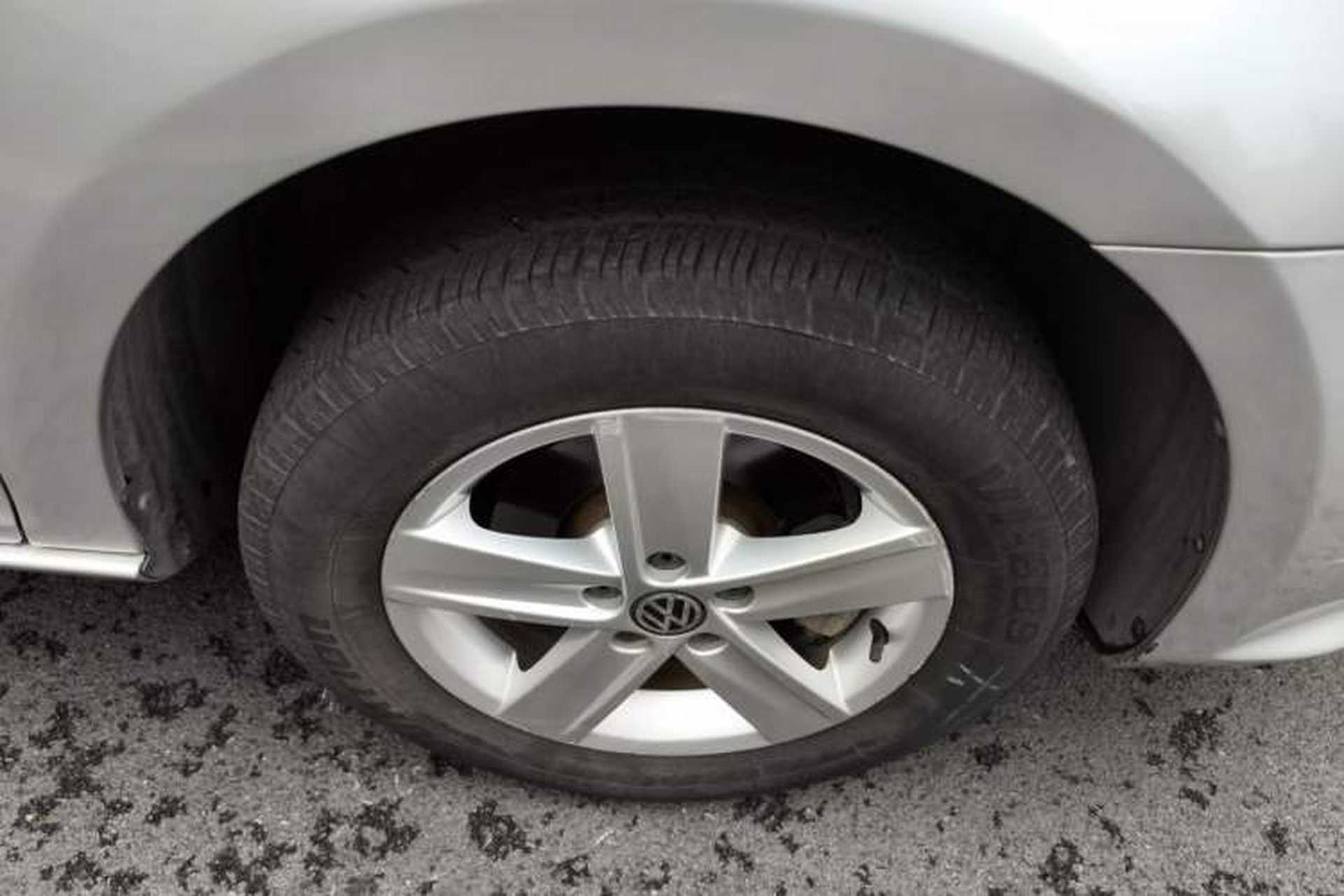 Used Volkswagen Bora 2013 1.6L Automatic Fashion Model Right Front Wheel Hub