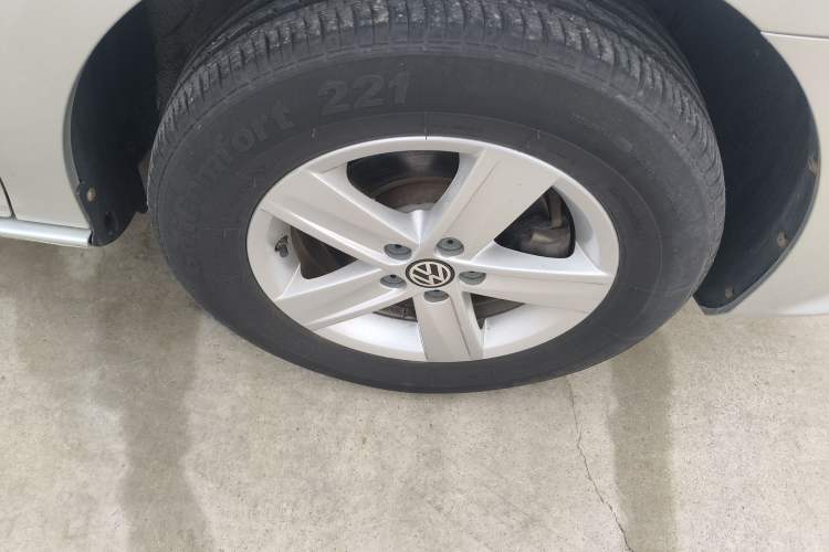 Used Volkswagen Bora 2013 1.6L Automatic Fashion Model Right Front Wheel Hub