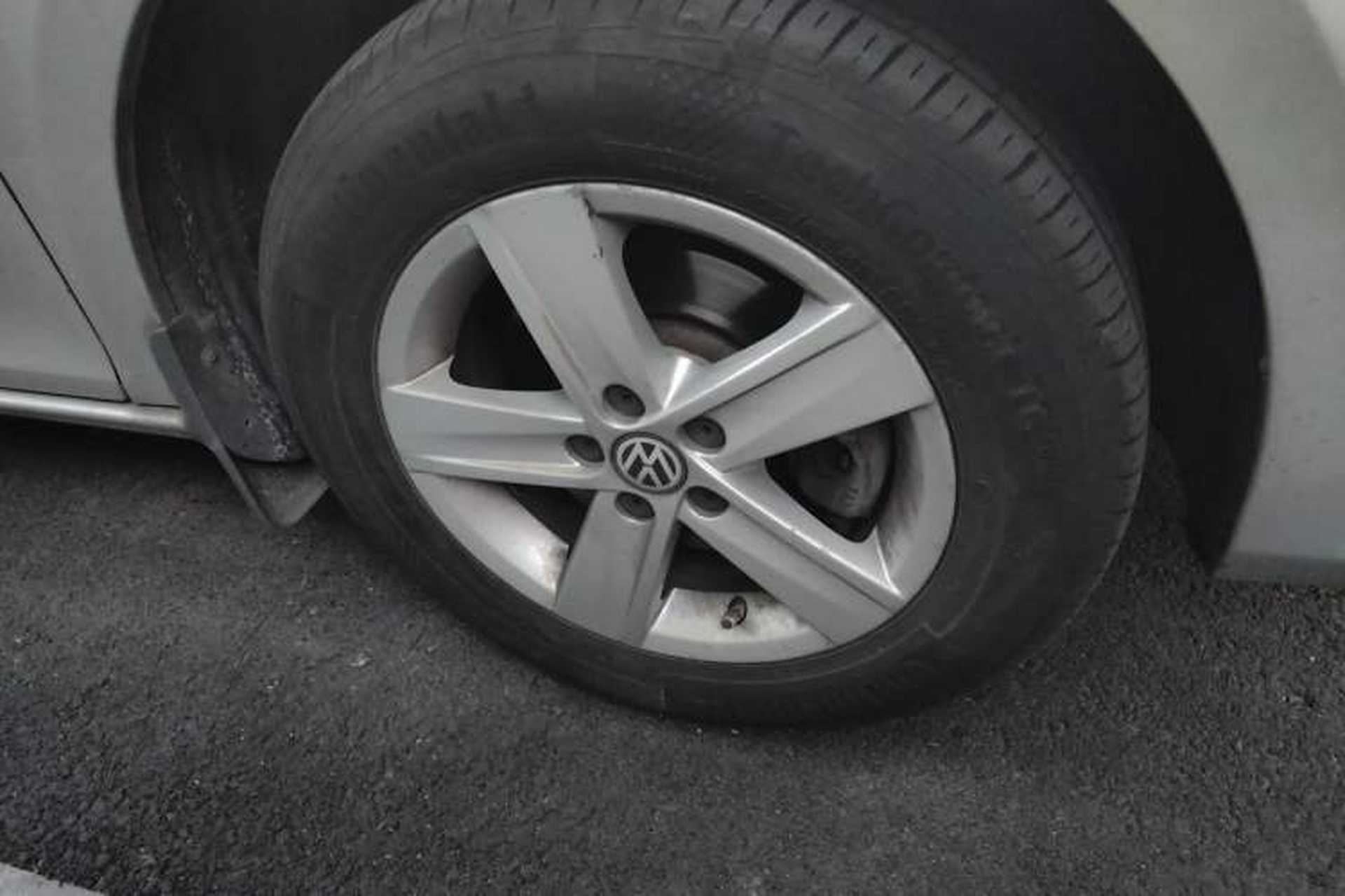 Used Volkswagen Bora 2013 1.6L Automatic Fashion Model Right Front Wheel Hub