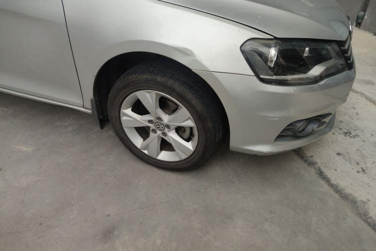 Used Volkswagen Bora 2013 1.6L Automatic Comfort Model Right Front Wheel Hub