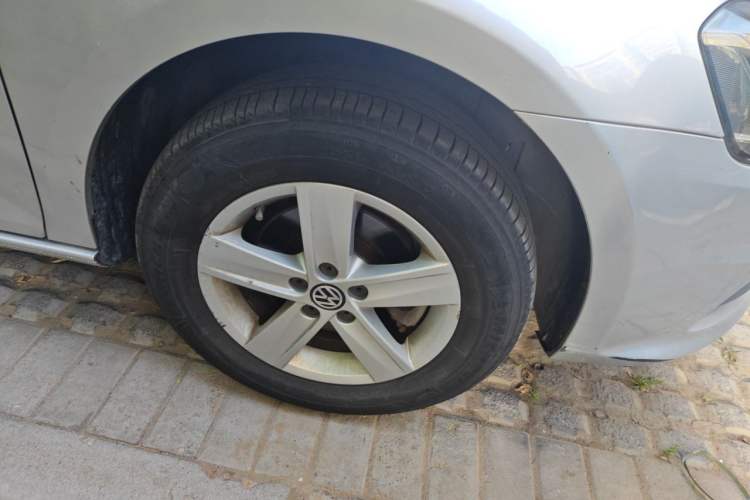Used Volkswagen Bora 2013 1.6L Automatic Fashion Model Right Front Wheel Hub