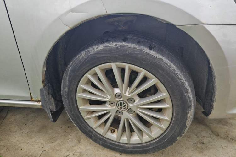 Used Volkswagen Bora 2013 1.4T Automatic Luxury Model Right Front Wheel Hub