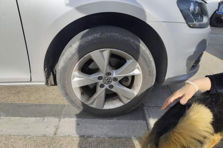 Used Volkswagen Bora 2013 1.6L Automatic Comfort Model Right Front Wheel Hub
