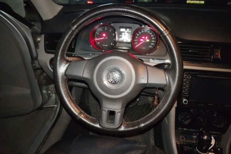 Used Volkswagen Bora 2013 1.6L Automatic Fashion Model Steering Wheel