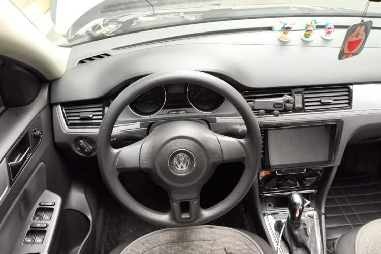 Used Volkswagen Bora 2013 1.6L Automatic Fashion Model Steering Wheel