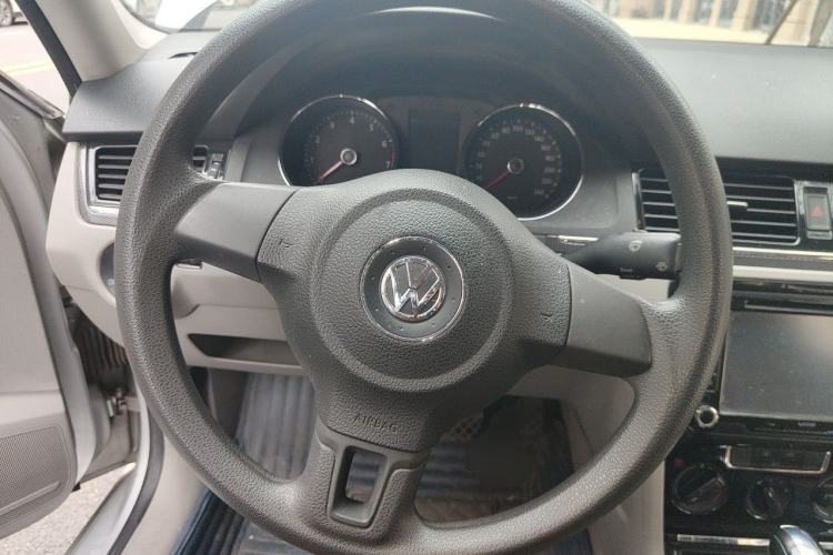 Used Volkswagen Bora 2013 1.6L Automatic Fashion Model Steering Wheel