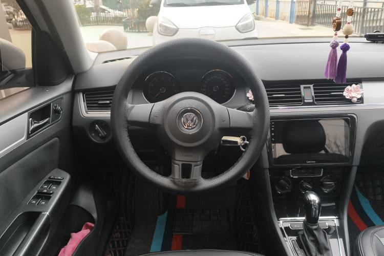 Used Volkswagen Bora 2013 1.6L Automatic Fashion Model Steering Wheel