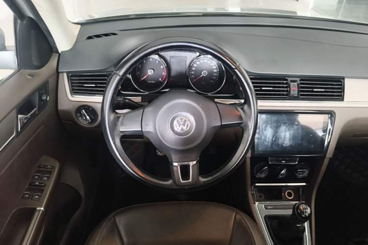 Used Volkswagen Bora 2013 1.6L Manual Comfort Model Steering Wheel