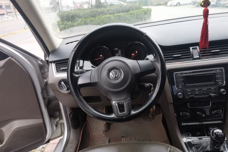Used Volkswagen Bora 2013 1.6L Manual Comfort Model Steering Wheel